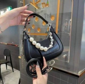 CHARLE.S KEITH BLACK HEART CHAIN BAG PREMIUM WITH GIFT BOX