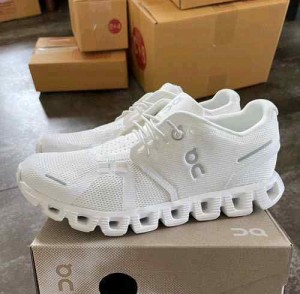 On Running On Cloud 6 White