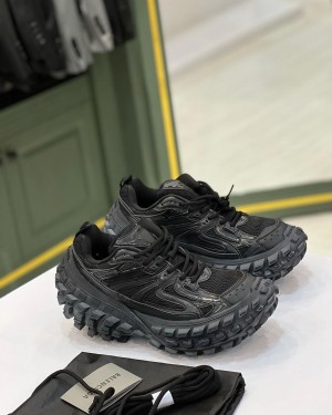 BALENCIAG A DEFENDER ALL BLACK