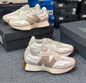 New Balanc e 327 MoonBeam DriftWood