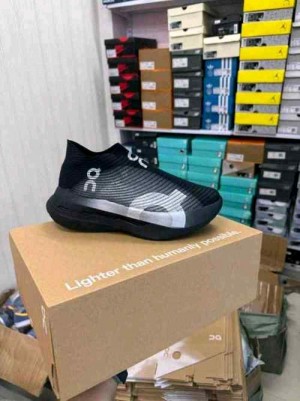 On Cloudboom Strike LS black