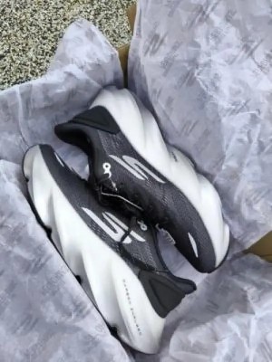 SKECHERS AERO BURST PREMIUM RUNNING SHOES