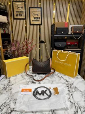 Michael_Kors Jet Set Charm Logo Shoulder Bag With Box And Dust Bag Including Carry Bag (Brown)