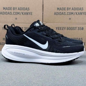 Nik_e vomero 18 black white  (373