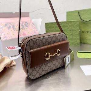 Gucci_Mini_Bag_with_Interlocking_GWhere_Elegance_Meets_Petite_Glamour_dubble_Box_packing_carrybag_1871