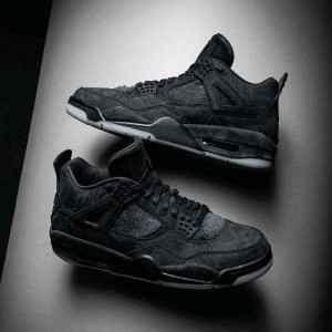 Air Jordan 4 Retro Kaws Black (1160
