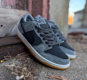 Nik.e SB Dunk Low Dark Smoke Grey