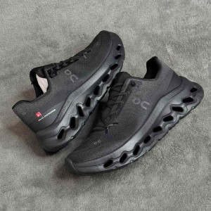 On Cloudtilt Triple Black