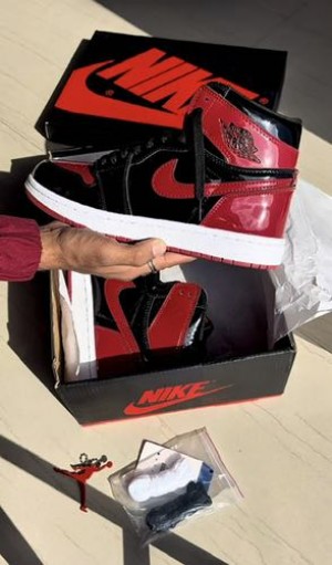 Air Jordan Retro 1 High Patent Red