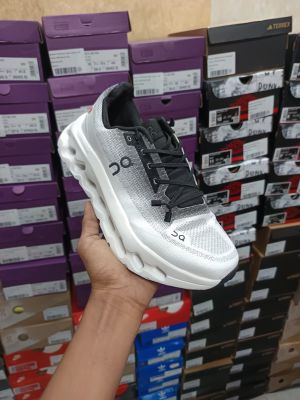 On Cloud Tilt 2.0 Black White Ivory