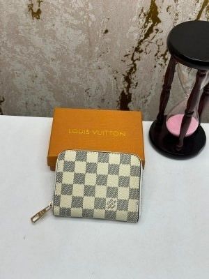 Loui_s vuitton premium wallet with box 88001 (white checks)