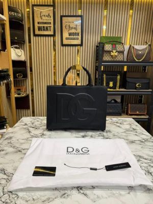 Dolce_&_Gabbana_Daily_Tote_Bag_With_Dust_Bag_And_Card_(Black)_(V-9040)