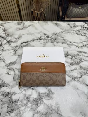 Coac_h Signature Panel Zip Wallet With Box (AAA60017) (Brown)