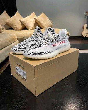 Yeezy 350 Zebra