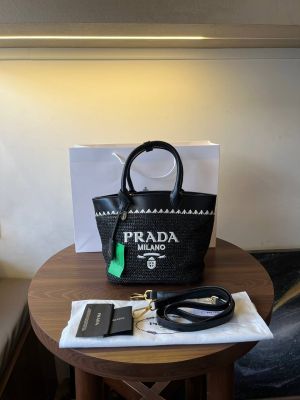 Prada_straw_medium_totebag_with_dustbag_carrybag