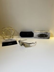 Oakley_9229_Grey_Yellow_Shaded