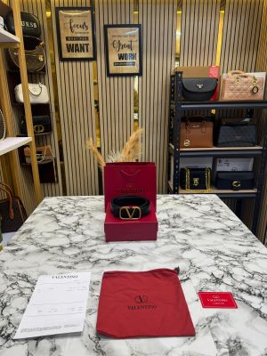 Valentino_Garavani_VLogo_Buckle_Signature_Belt_(AG2-Gold)