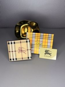 Burberr_y printed wallet 009 with og box and dust bag