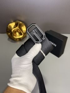 Gucc_i black auto lock belt with silver outline buccal G-634 with og box
