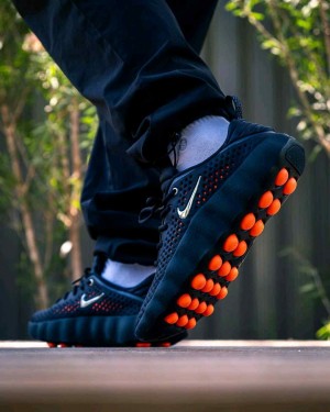 Nikee Mind 002 Black Hyper Crimson 1091
