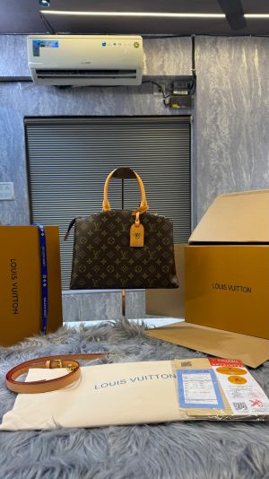 Louis_Vuitton_LV_On_The_Go_PM_With_OG_Box_&_Dust_Bag_lv_khaki_box_6231