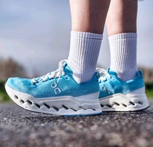 On Cloudsurfer Max Horizon Ivory