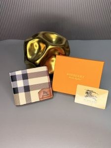 Burberr_y checks with logo wallet 013 with og box and dust bag