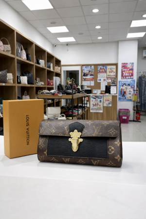 _Louis_vuitton_chain_sling_bag_with_box_and_bill_6119