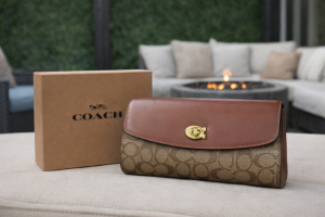 Coach_chain_sling_bag_with_box_and_bill_6120