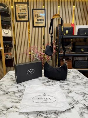 Prada_Re-edition_2005_Nylon_Premium_Quality_Shoulder_Bag_With_Box_And_Dust_Bag_(Black)