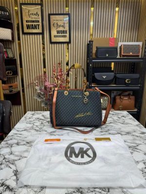 Michael_Kors Cynthia Signature Satchel Bag With Dust Bag (Black)