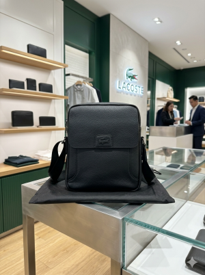 Lacoste_huston_side_bag_premium_quality_with_dust_cover