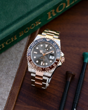 Role_x Oyster Perpetual Gmt Master Grey Dial