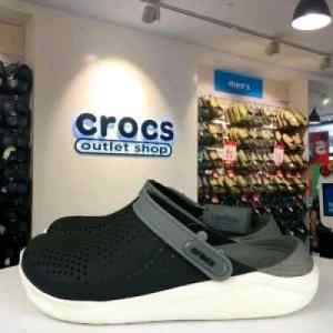 crocss literide black whit