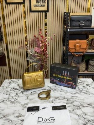Dolc_e_&_Gabbana_lacquered_bag_mini_DG Logo_(Gold)