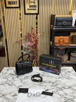 Dolc_e_&_gabbana_lacquered_bag_mini_dg logo_(black)