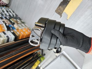 _valentino_ auto lock belt 