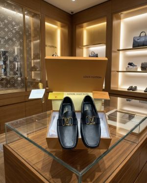 LOUI_S VUITTON BLACK GOLD LOGO PREMIUM LEATHER LOAFER