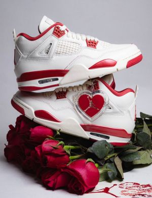 NIK.E AIR JORDAN RETRO 4 VALENTINES SIERRA RED