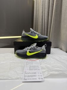 NIK_E LEBRON TR 1 SMOKE GREY VOLT FIX