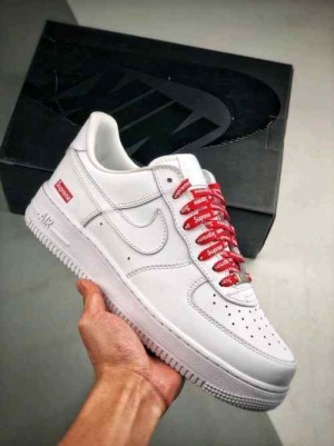 nikee airforce supreme white