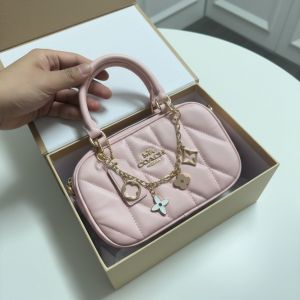 Coach_clare_chain_as_shown_with_box_6204