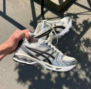 Asicss Gel Kayano 14 Black Cream Metallic Plum