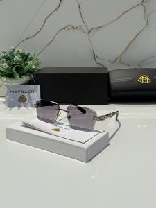 Maybach_6601_Silver_Plano_With_Daynight_Glass