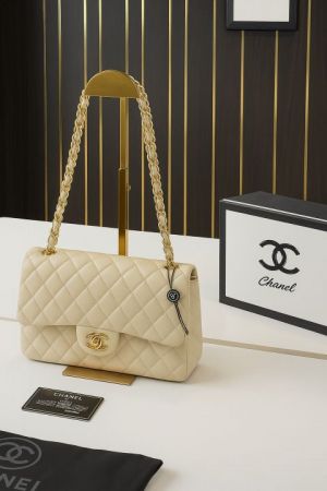 Chanel_jumbo_shoulder_bag_with_og_box(1119-apricot)