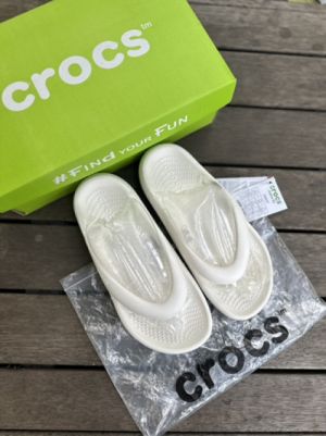 Crocs_Mellow_Flips__White