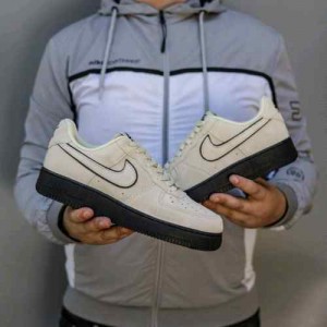 Nikee Airforce 1 07 LV 8 low light khaki