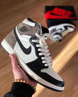 Nik.e Air Jordan 1 High Mocha Suede Semi UA