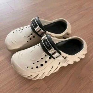 _CROCS ECHO CLOG SANDAL BEIGH