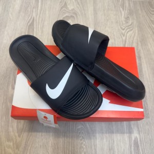 nik e victori one logo premium flip flops